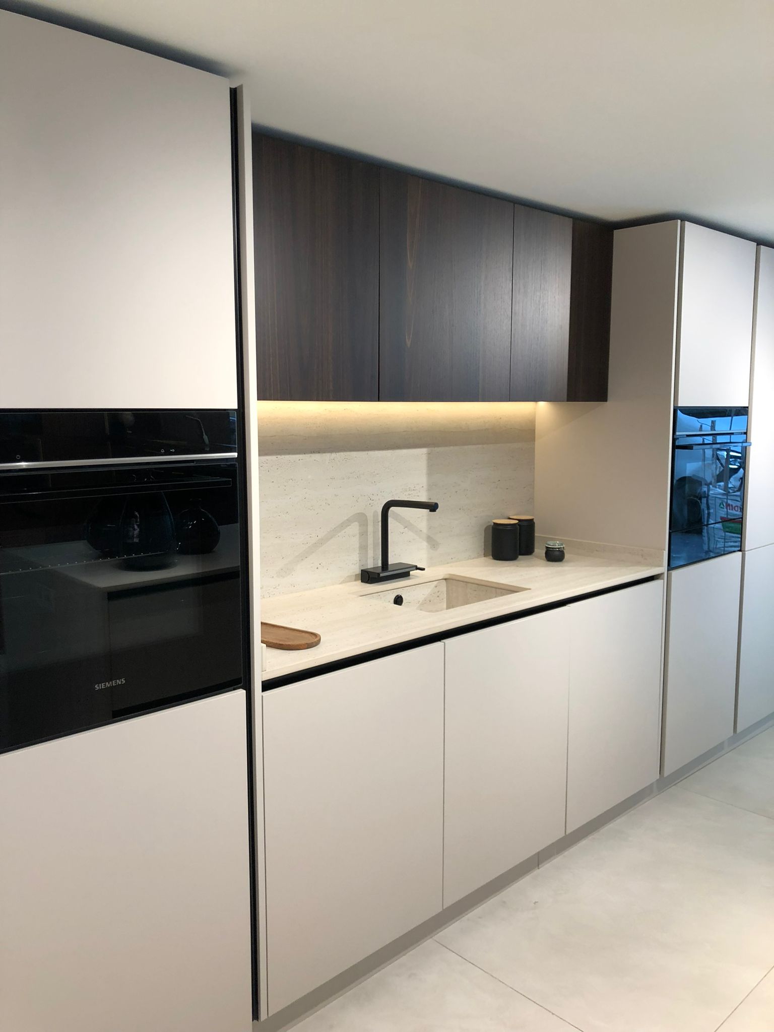 Proyecto cocina industrial Alcobendas 2023 - Estilo loft con acabados en cemento pulido y acero